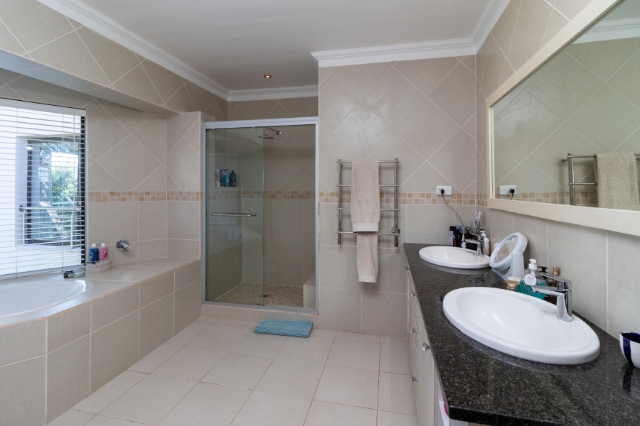 6 Bedroom Property for Sale in West Bank Eastern Cape